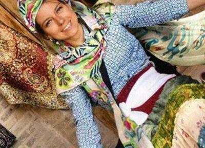 تصویری متفاوت یک گردشگر خارجی در میبد ، لباس های سنتی ایرانی بر تن زن ایتالیایی