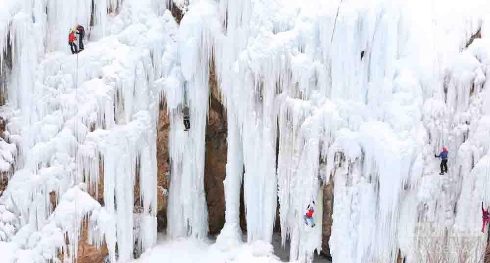 آبشار یخی دره هملون ؛ یخ نوردی در پایتخت