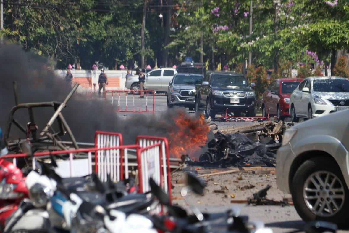 خبرنگاران انفجار بمب در اداره دولتی تایلند 25 زخمی برجای گذاشت