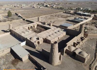 بازسازی بنای تاریخی چهاربرجی یزدان آباد زرند شروع شد
