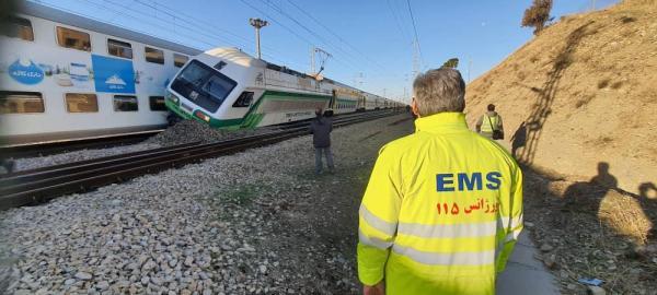 حضور کارشناسان فنی برای بازگشایی راستا مترو در پی حادثه برخورد دو قطار مترو